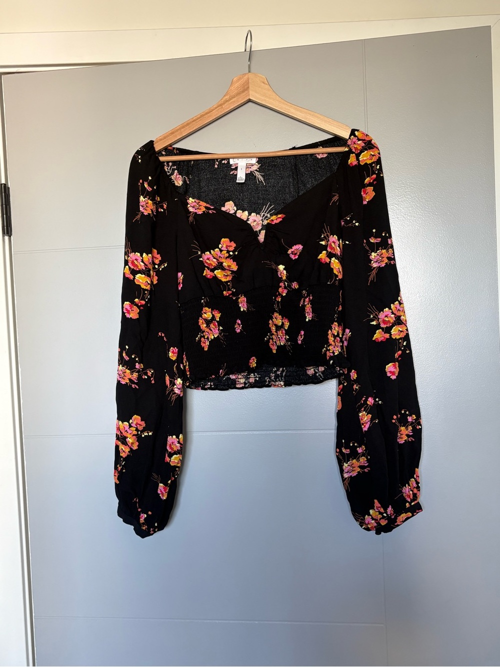 Leith Black Floral Long-Sleeve Smocked Crop Top